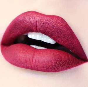 Hot Selling Long lasting shiny lip gloss kiss proof high pigment wholesale butter gloss