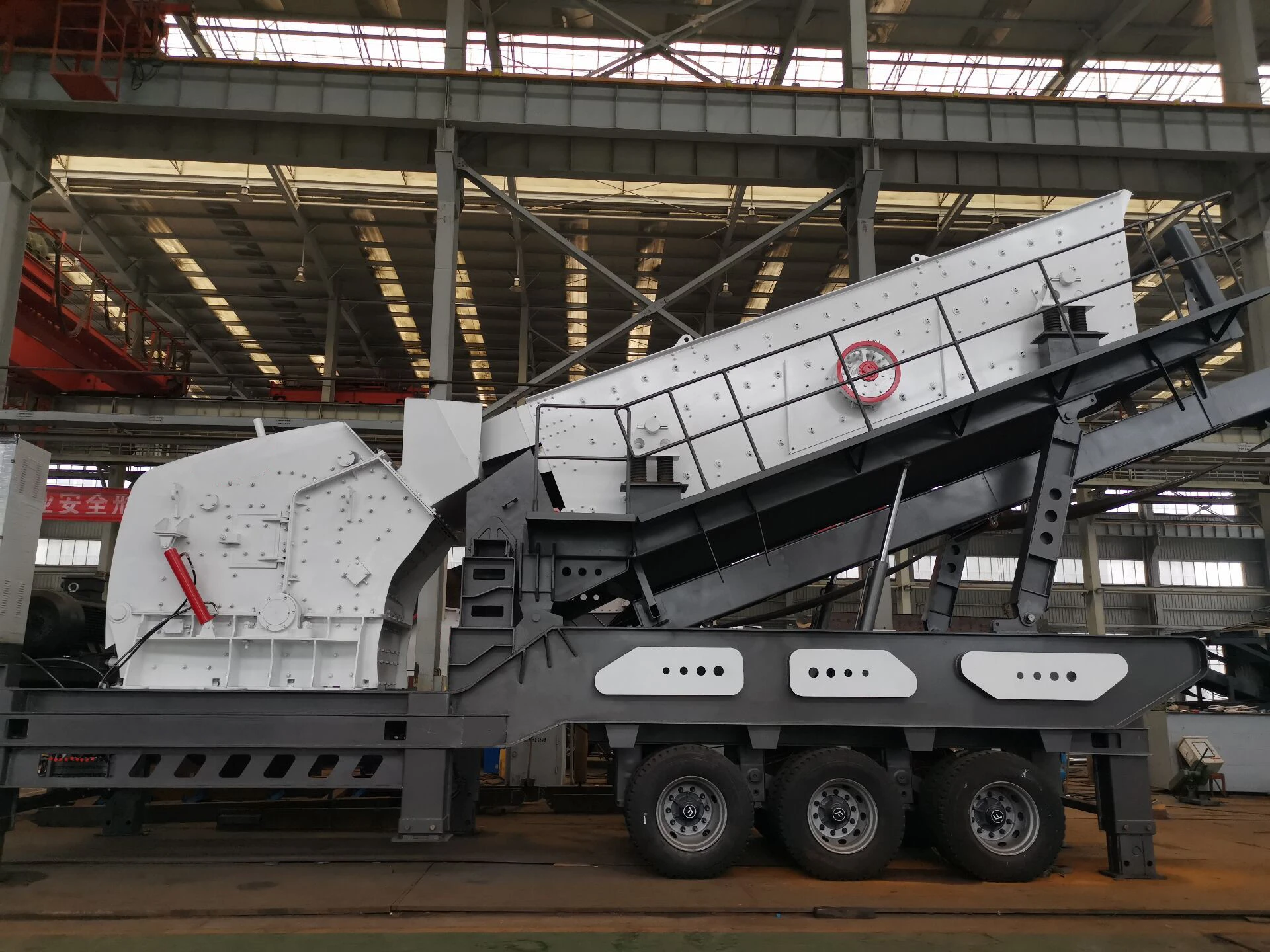 fine crushing or sand making operations stone mobile crusher machine price in india