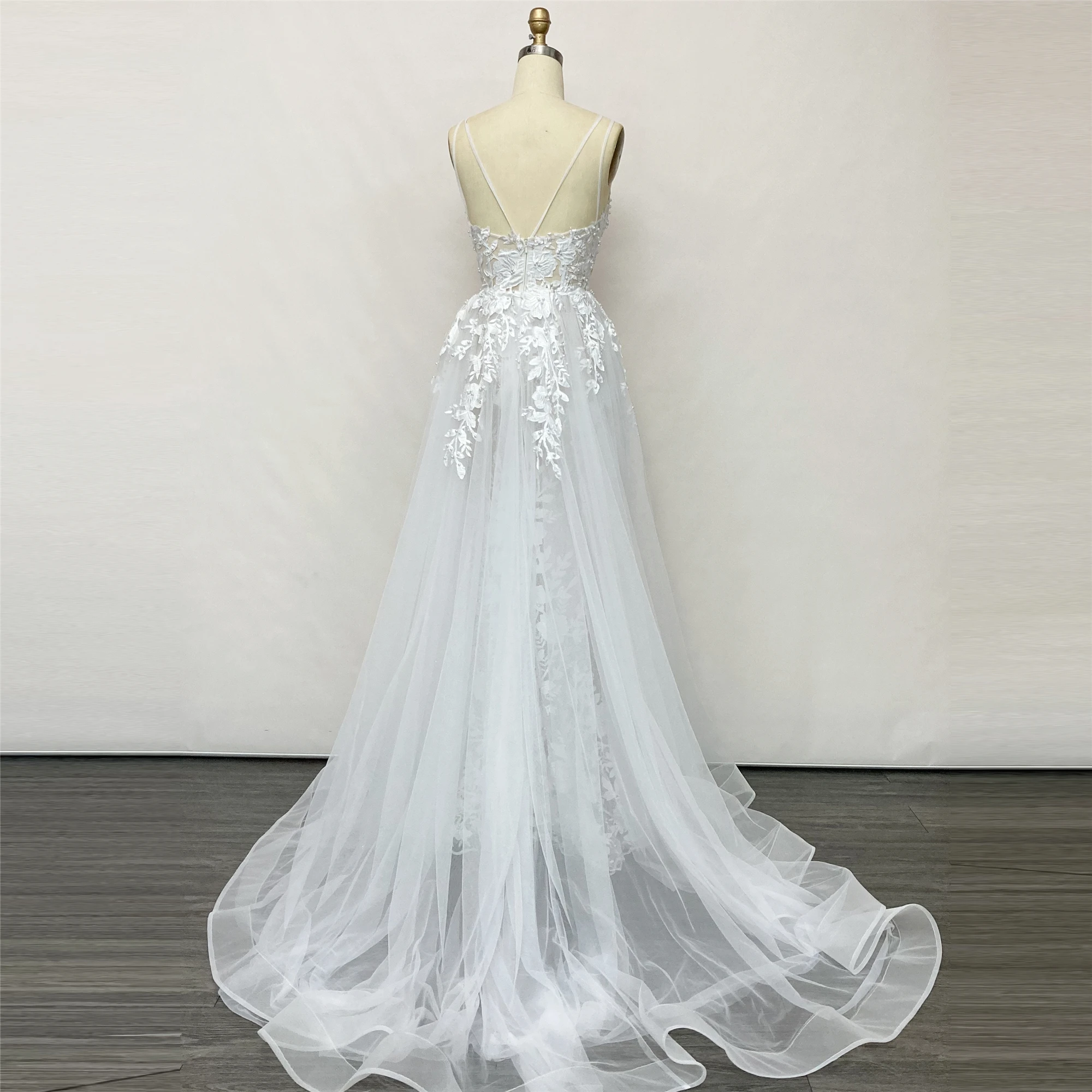 Ladies  Flower Lace Embroidered  spaghetti Strap Bride Gown  White Wedding Dresses