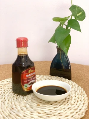 Premium soy sauce with garlic chili 250ml bottle made from Vietnam manufacturer with competitive price