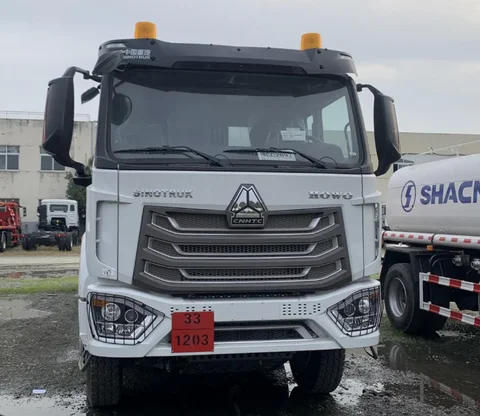 Proper Price Top Quality Sinotruk HOWO Fuel Tank Truck Camion Citerne Hydraucarbure 25000L 6 Compartiments