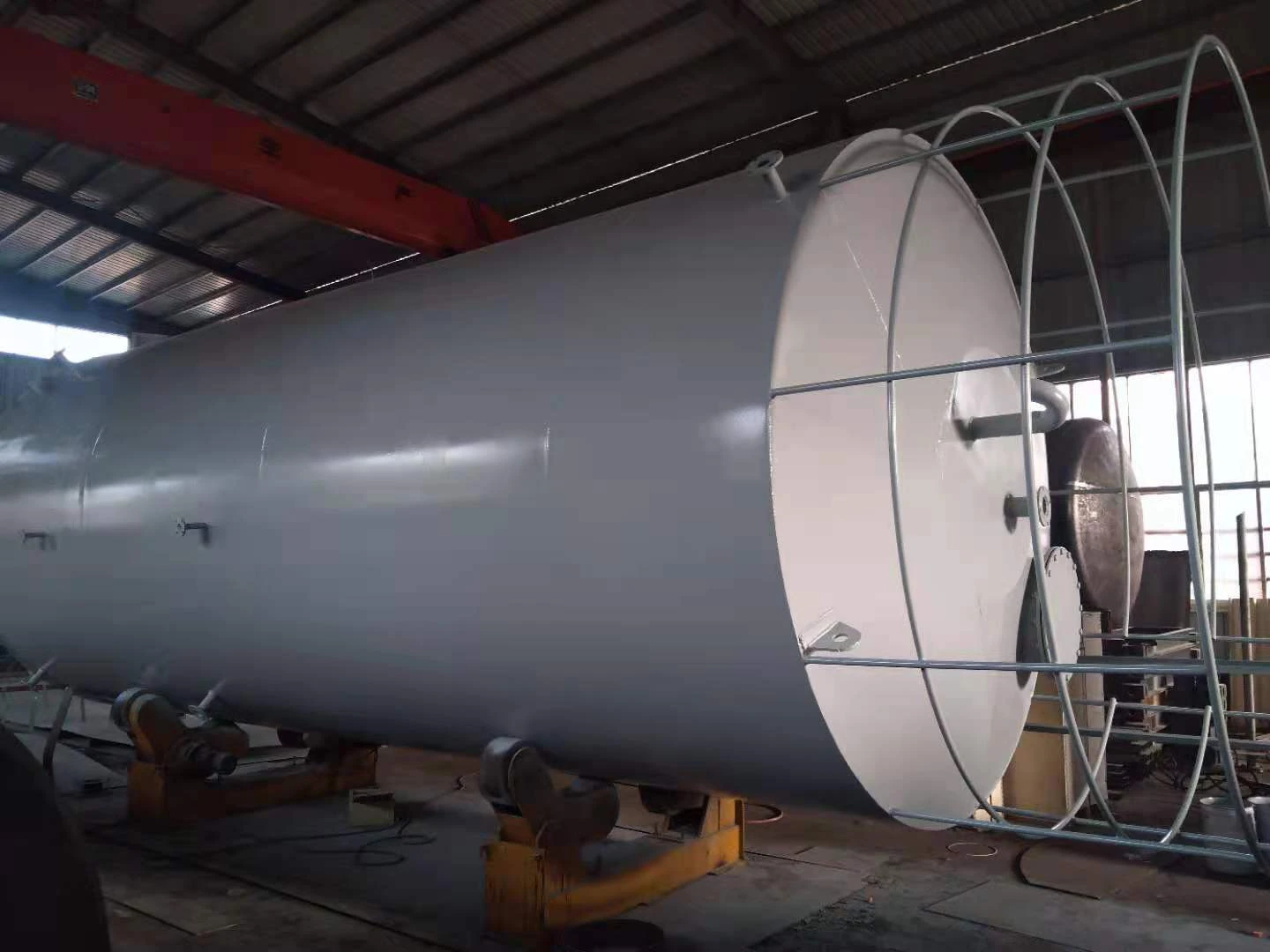 Wholesale 10000-50000 liters wheeled ground stainless steel storage tank with SS SF 316/304 material
