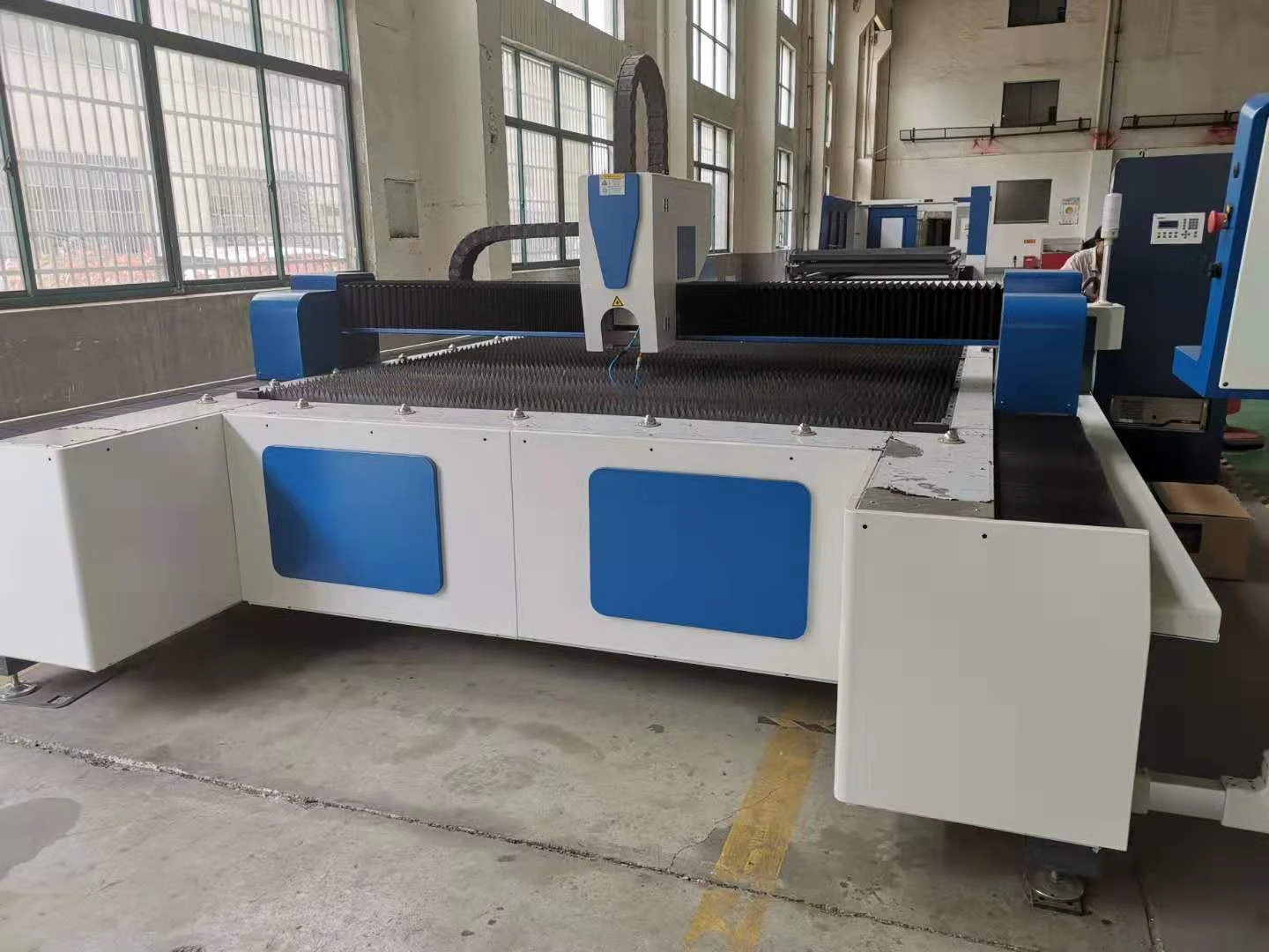 4020 /6020 13m 16m single bed metal fiber laser cutting machine with Cypcut cutting system in China