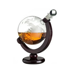 Amazon Hot Sale 2020 Handmade Pyrex 850ml Globe Whiskey Vodka Wine Decanter With Ship And Bar Funnel