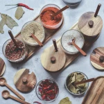 Condiment Storage Containers Sugar Bowls Spice Jar Salt Pepper Jar Glass Seasoning Tank with Wooden Spoon Lid and Base Household