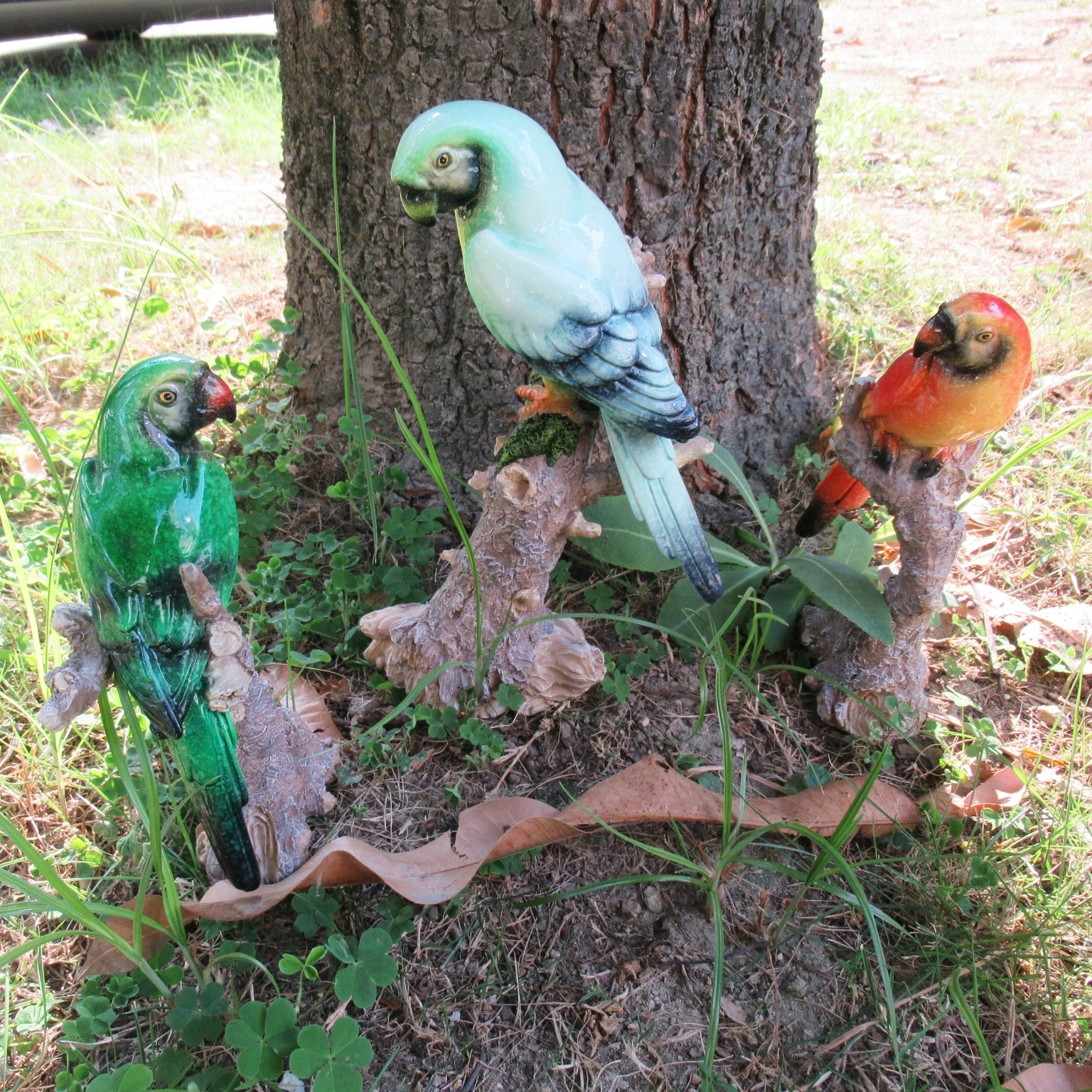 Factory custom design garden resin crafts home decoration Bird figurines resin parrot ornaments
