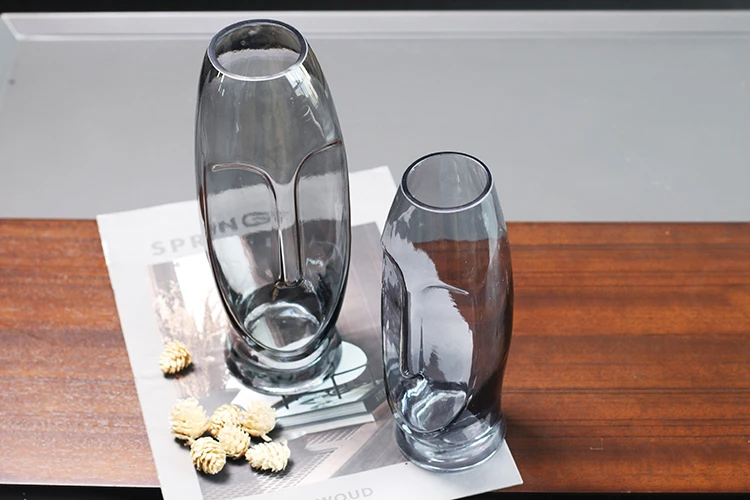 Wholesale cheap transparent Luxury home decoration custom glass vase decoration