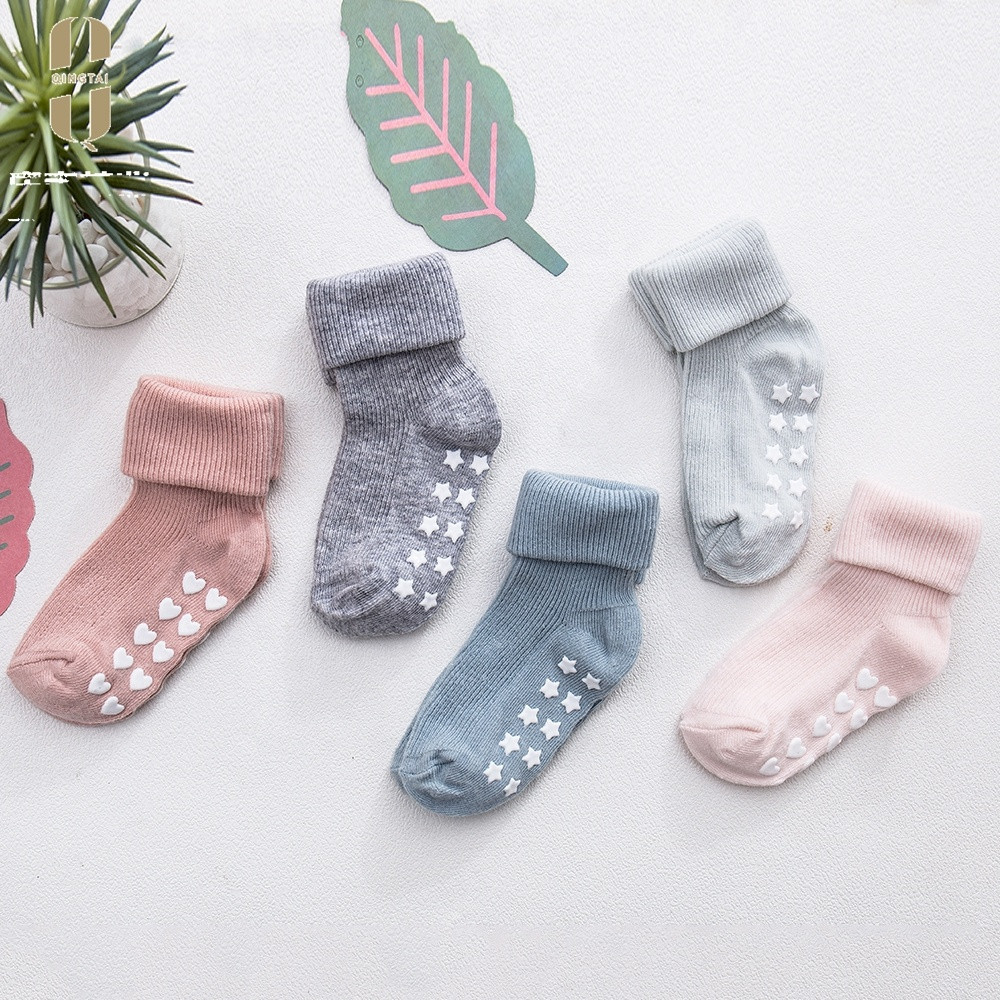 Custom quality rubber dots non slip cute cotton anti slip baby socks