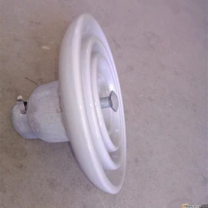 Porcelain suspension insulator
