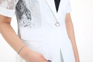 Hollow lace short-sleeved suit