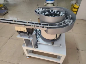Vibrating tray feeder