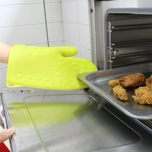 2020 Hot Sale Kitchen Tool  Custom High Temperature Slip-resistant Novelty Silicone Oven Mitts