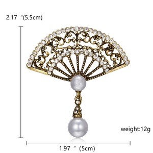 China Wholesale Zinc Alloy Antique Bronze Plated Imitation Pearl Rhinestone Fan Women Brooch For Gifts