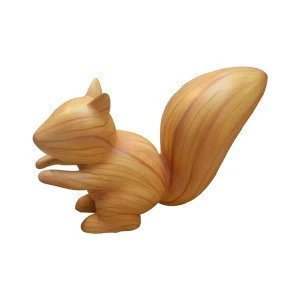 Custom Wood Grain Transfer Printing Fiberglass Squirrel Animal Statue Supplier