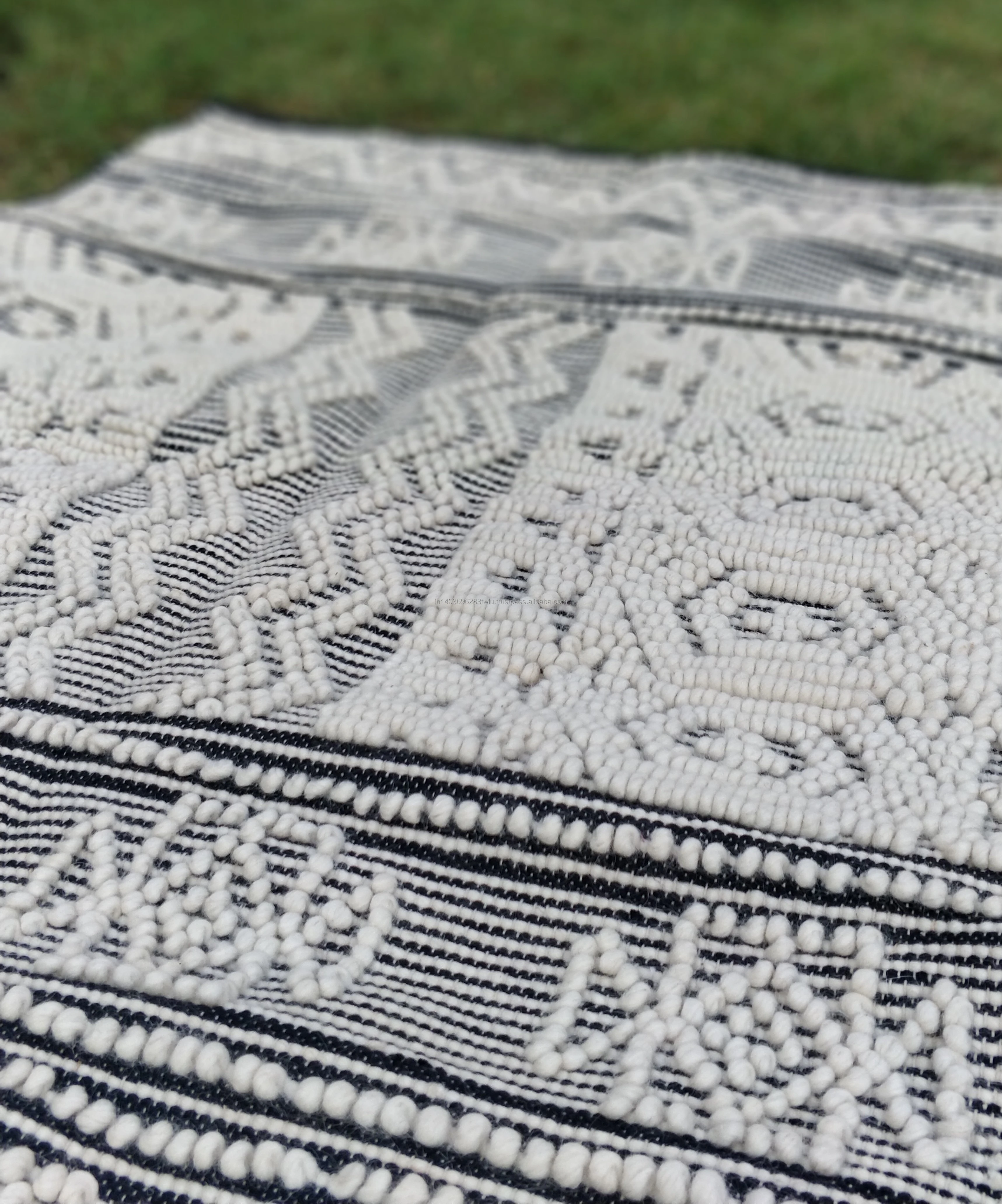 HandWoven Wool Black and White rug