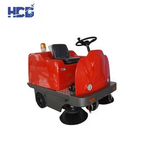 High performance ride-on road sweeper