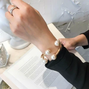Hot sale pearl bracelet DIY bracelet designer charm fashion ladies gold jewelry accessories