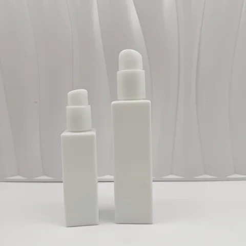 Wholesale Square White Empty Spray Bottle eManufacturer Luxury Empty Perfume Bottle For Perfumes Or Oils 30 50 100 ml 50g