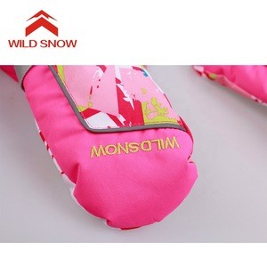 Wild snow geometric Geometric pattern ski gloves windproof, skidproof, warm, breathable and soft for boys and girls gloves