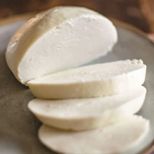 Natural Cow Milk Mozzarella Cheese Offering Smooth Melt Performance And Clean Flavor