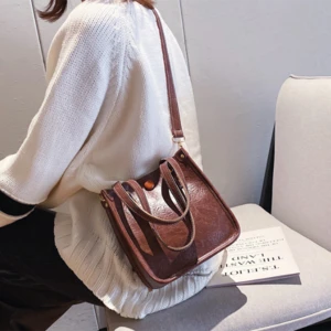 2020 Vintage Leather Women Small Handbag Luxury Messenger Bags Black Custom Satchel Logo Bag