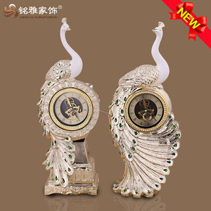 Luxury design polyresin peacock sculpture with clock design for home ornament