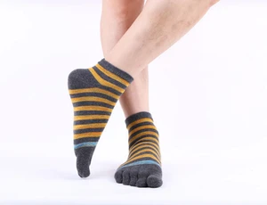 mens five finger sock five toe sock wholesale