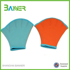 New design web-fingered neoprene swimming gloves
