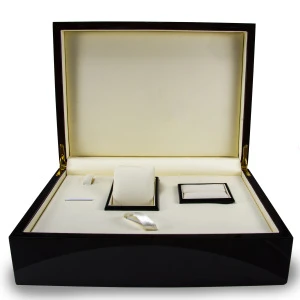 Portable Luxury Black Wooden Wrist Watch Accept  Customized  Packaging Display Box Case