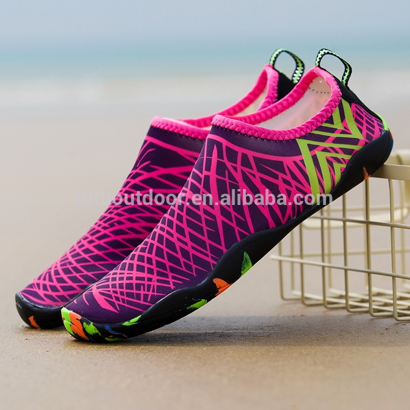 Wholesale swimming multi-sport rubber aqua shoes for beach