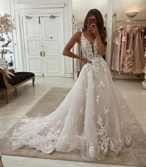 Women Lace Appliques Tulle Sleeveless Elegant Custom Made Wedding Dress 2020