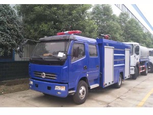 Dongfeng DFAC Double Cab LHD or RHD Cummins Engine 190HP 3400 Liters Water and 600 Liters Foam Tanker Fire Engine
