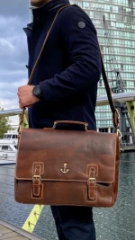 LUXURIOUS LEATHER MESSENGER BAGS