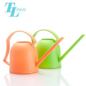 Hot selling cheap mini plastic watering cans in bulk