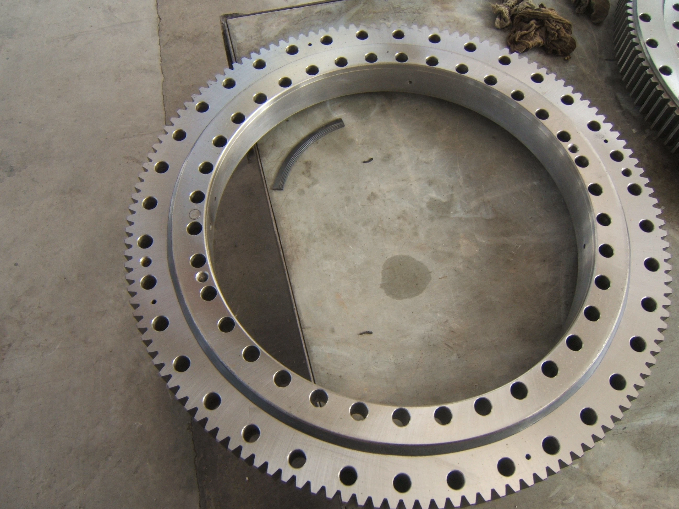 slewing ring 42CrMo Four point contact ball  external gear    Slewing Bearing