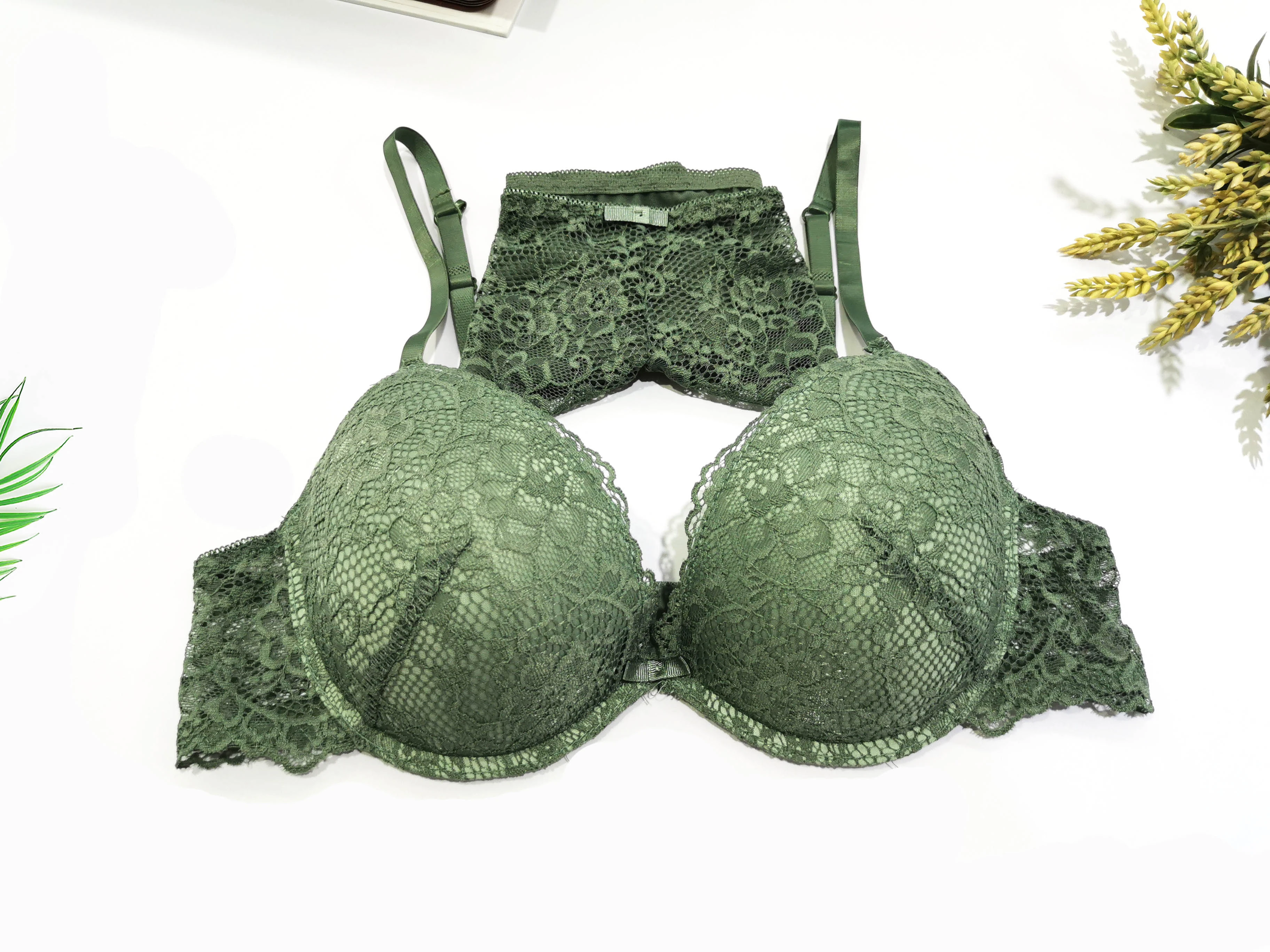 High quality mature women sexy lace bras set thin 3/4 cup and lace underwear push up women cheap price lace  bra brief sets