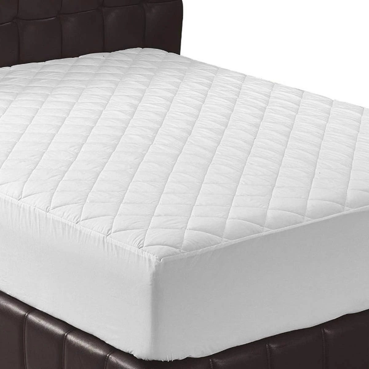 Premium hypoallergenic bed bug waterproof mattress protector