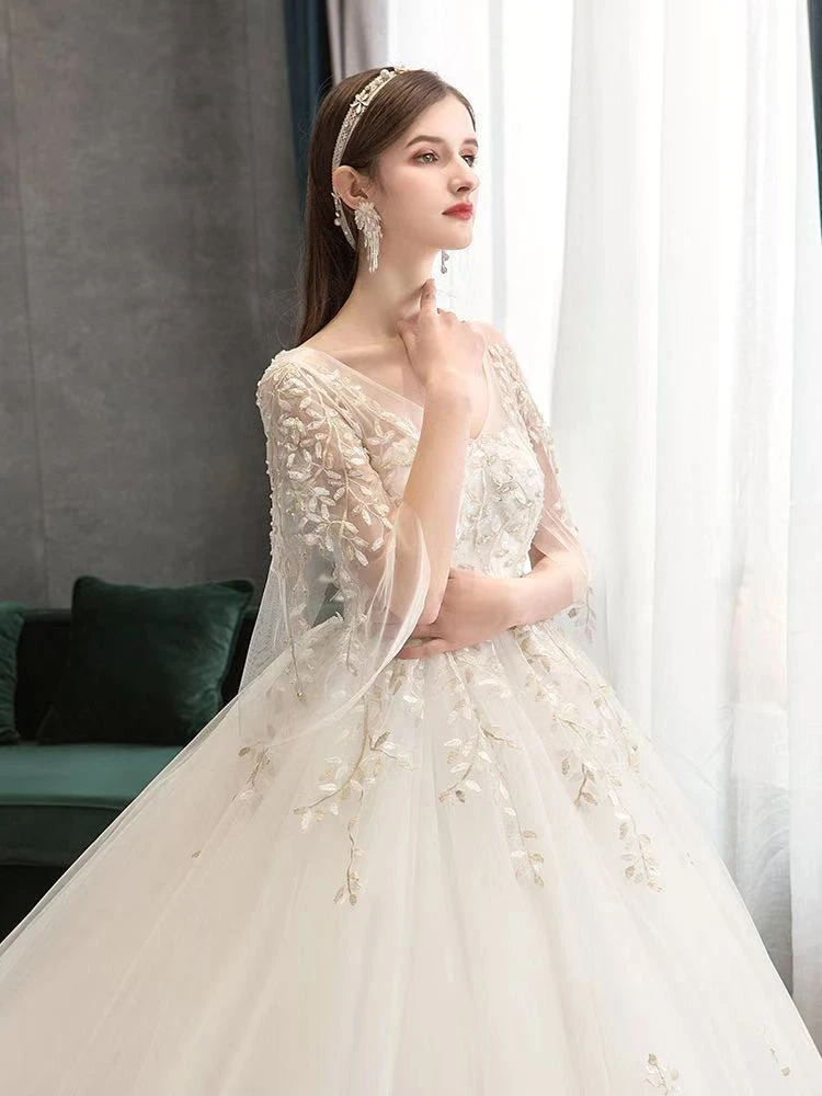 The factory supplies new plus-size wedding dresses with train and fancy luxury women dresses in 2020
