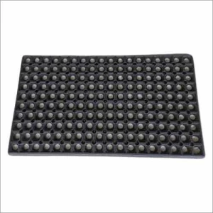 Rubber hollow mat with beading