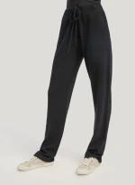 Luxurious Comfort: The Cashmere Boat-Neck Pullover