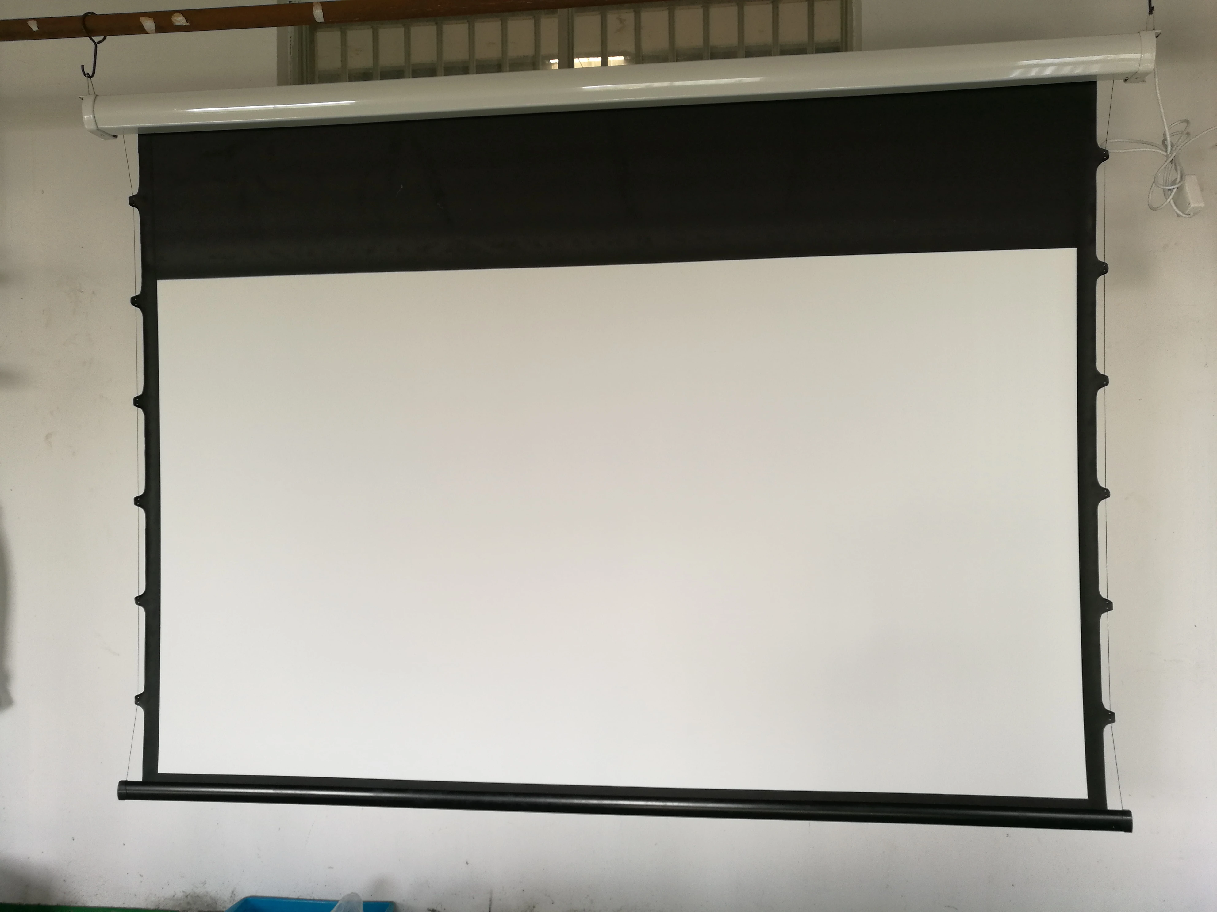 100 inch 120 inch 150 inch format 4:3 16:9 tab tensioned ambient light projection screen alr long throw ceiling projector screen