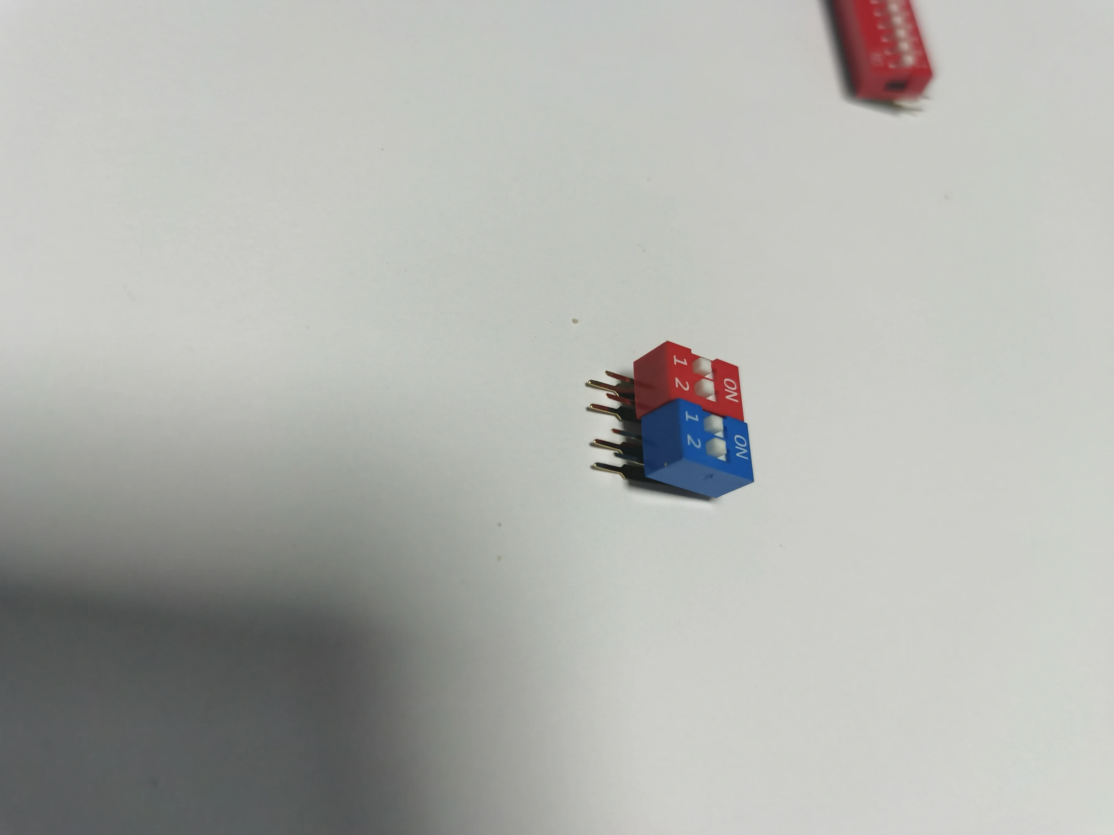 2.54mm slide dip switch raised atcuator through dip switch with right angle
