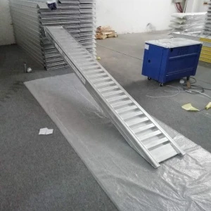 Aluminum loading ramps used for steel wheeled rollers