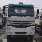 Buy china products howo 4x2 truck mounted mobile truck crane manufacturers