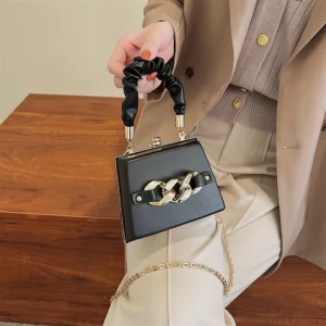 New 2022 designer mini handbag thick chain decoration mini evening cosmetic box ladies hand bag womens shoulder bags