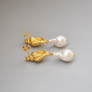 Vintage antique finish gold plated fresh water baroque pearl conch shape sea shell earrings unique stylish fashion jewelry