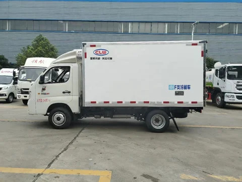 Factory Direct Small Light Refrigerated Truck Fresh Food Manual Transmission Euro 2 Meat Vegetables Seafood Transportation