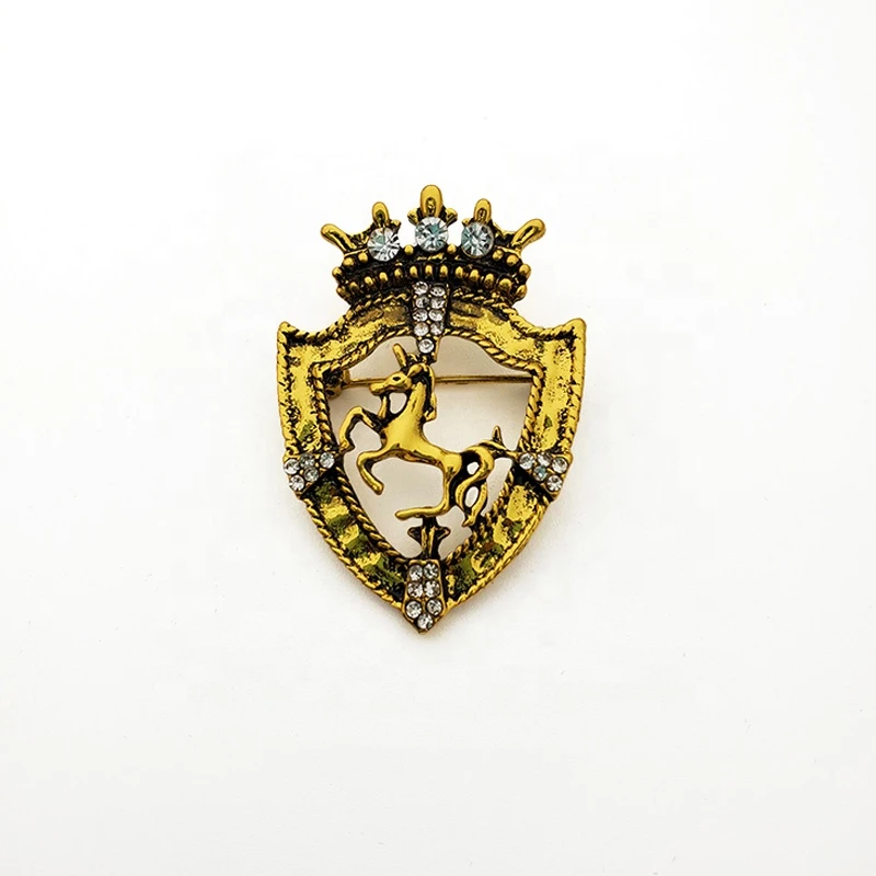 Fashion Gold Rhinestone Shield Horse Designer Brooches and Pins Badge Custom Lapel Pins Silver Metal Clothing Badge Logo Pin