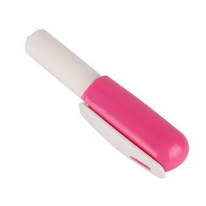 Foldable recyclable and easy to use mini sticky lint roller