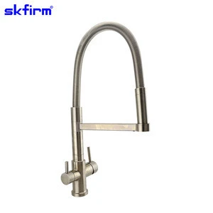 Stainless steel Pull Out Kitchen Faucet Deck Mounted Hot and Cold Kitchen Sink Tap with Stream Spray Kitchen Shower Head